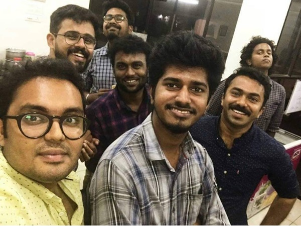 ട്രോളന്മാര് സജീവം