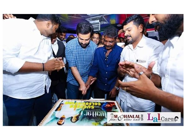 സന്തോഷത്തോടെ താരങ്ങള്