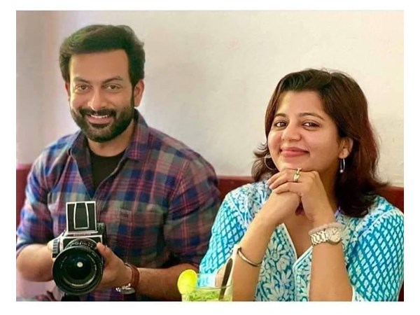 ആശംസാപ്രവാഹമാണ്
