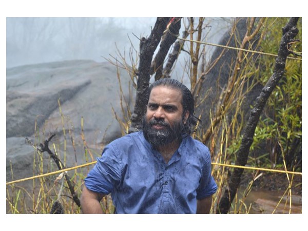 ഓട്ടോ ചന്ദ്രനെ അവതരിപ്പിക്കുന്നത്