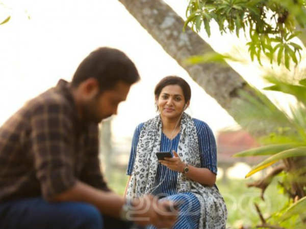 പിന്നണിയിലും