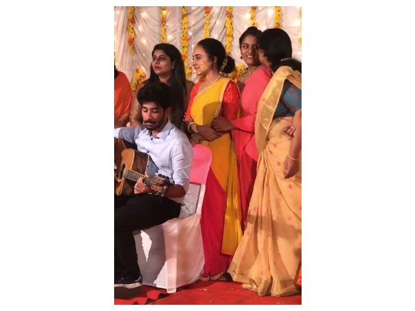 ആടിയും പാടിയും
