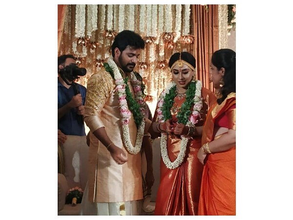 ശ്രിനിഷിന്റെ വീട്ടുകാരുടെ ആഘോഷം