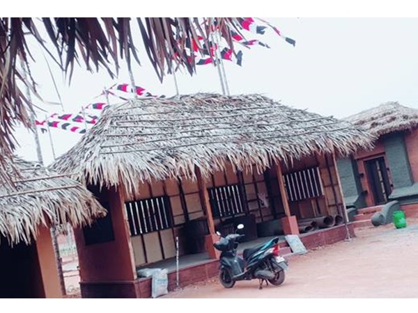 കൂറ്റന് സെറ്റിന്റെ ചിത്രങ്ങളായിരുന്നു