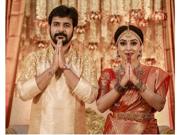 വളയം പിടിച്ച് പേര്ളി