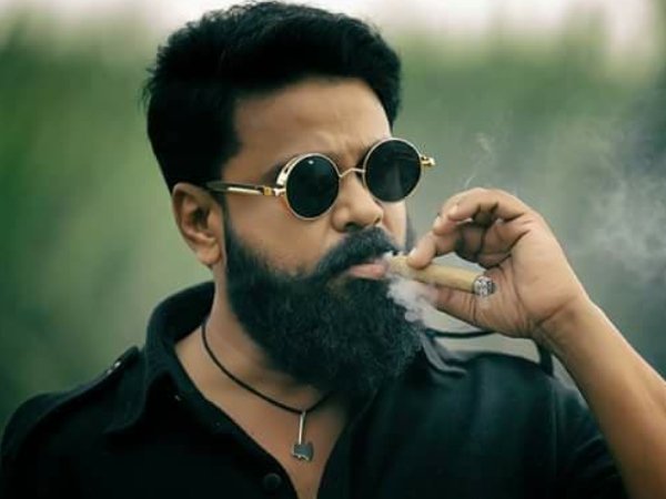 കമ്മാരസംഭവം