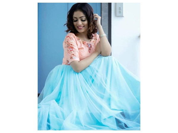 തറവാട്ടിലേക്ക് തിരികെയെന്ന് ആര്യ