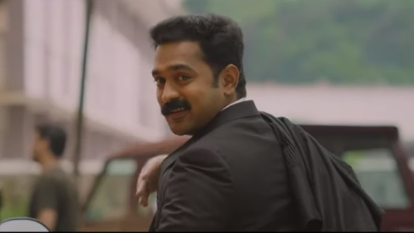 കക്ഷി അമ്മിണിപ്പിളള