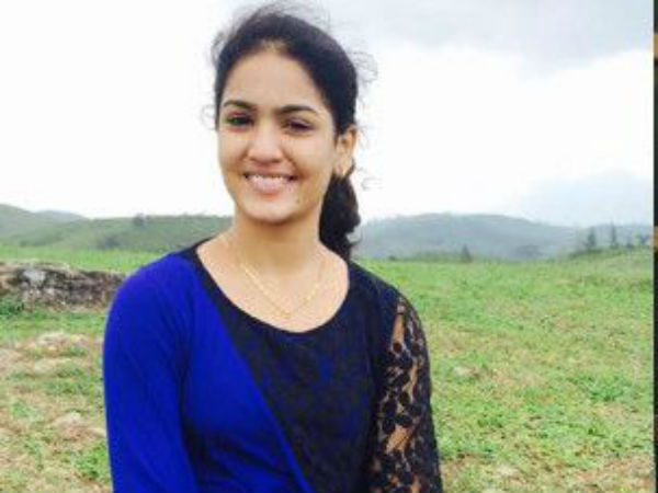 നിക്കറ് വിട്ടൊരു കളിയില്ലേ