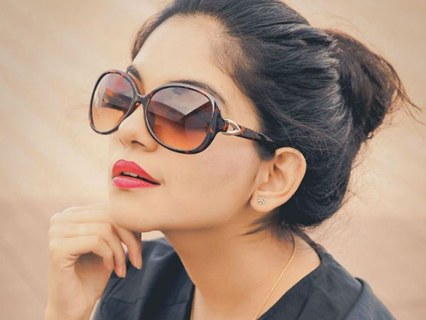 അവളെ സ്നേഹിക്കുന്നു