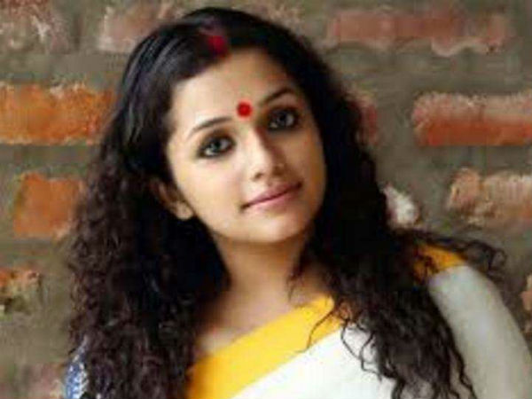 വർഷങ്ങൾക്ക് ശേഷം ക്യാമറയ്ക്ക് മുന്നിൽ
