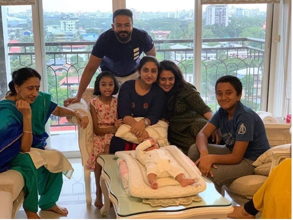 jayasurya-and-family jayasurya-and-family