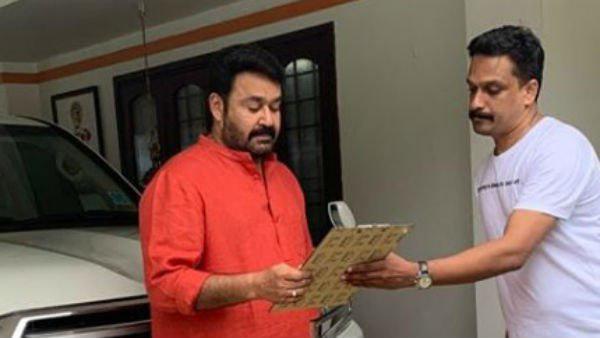ലാൽ സാറിനും കുടുംബത്തിനോടൊപ്പമുളള സദ്യ