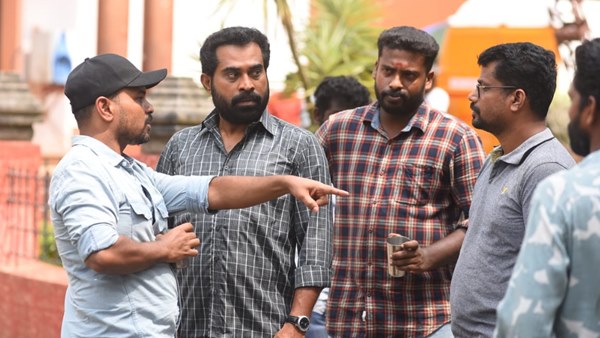 വികൃതിയുടെ കാസ്റ്റിംഗ്?