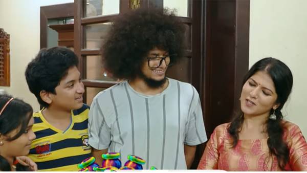 കൗതുകം തോന്നി