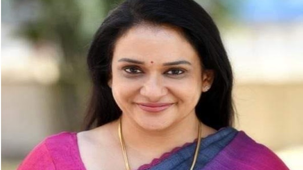 ലോക്ക്ഡൗണ് പ്രഖ്യാപിയ്ക്കുമ്പോള് ലൊക്കേഷനിലായിരുന്നോ, അതോ സിനിമകളുടെ ചര്ച്ചകളിലായിരുന്നോ മറ്റെവിടെയെങ്കിലുമായിരുന്നോ?