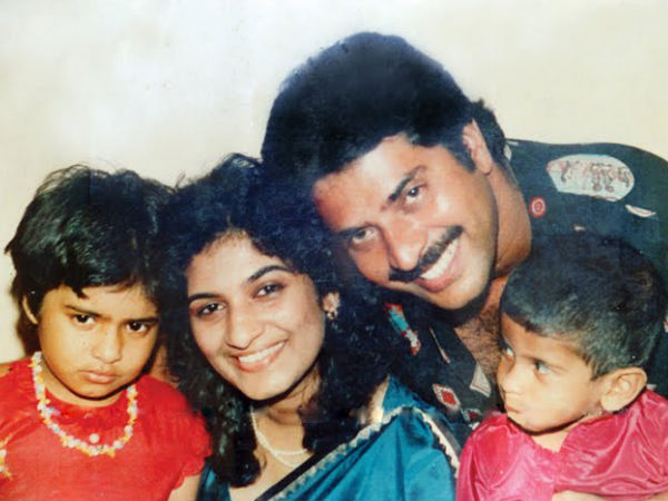 കുടുംബസമേതമുള്ള ഫോട്ടോ