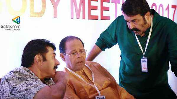 അമ്മ യോഗത്തിന്റെ ചിത്രം