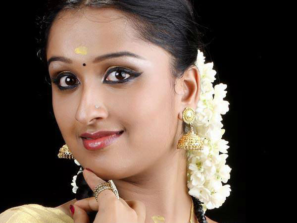 ഇരട്ട വേഷത്തില്