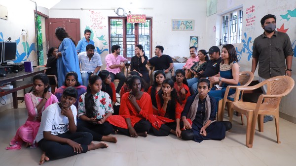 Team Josh And FilmiBeat Visited Sandhwanam Childrens Home At Aluva Kochi Team Josh And FilmiBeat Visited Sandhwanam Childrens Home At Aluva Kochi