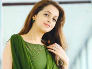 ഷൂട്ടിങ്ങിനിടയില് തിരികെ പോകുകയാണെന്ന് ഭാവന.. പൃഥ്വിരാജും സംവിധായകനും ഞെട്ടി! ഷൂട്ടിങ്ങിനിടയില് തിരികെ പോകുകയാണെന്ന് ഭാവന.. പൃഥ്വിരാജും സംവിധായകനും ഞെട്ടി!